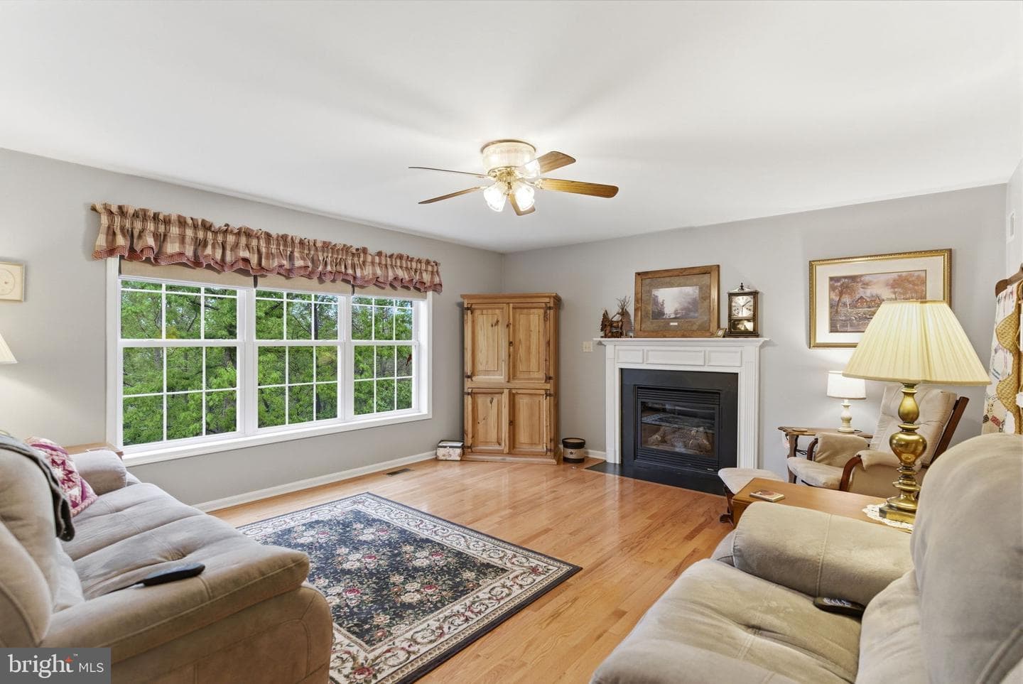336 Zenith Drive photo 2