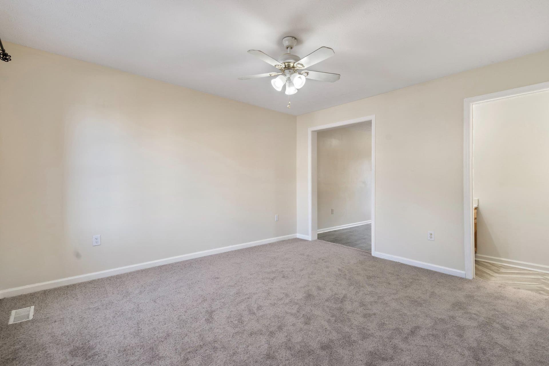 26 Colossians Court photo 5