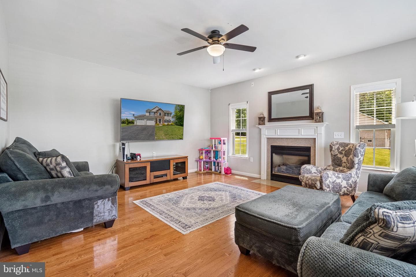 667 Hallmark Drive photo 13