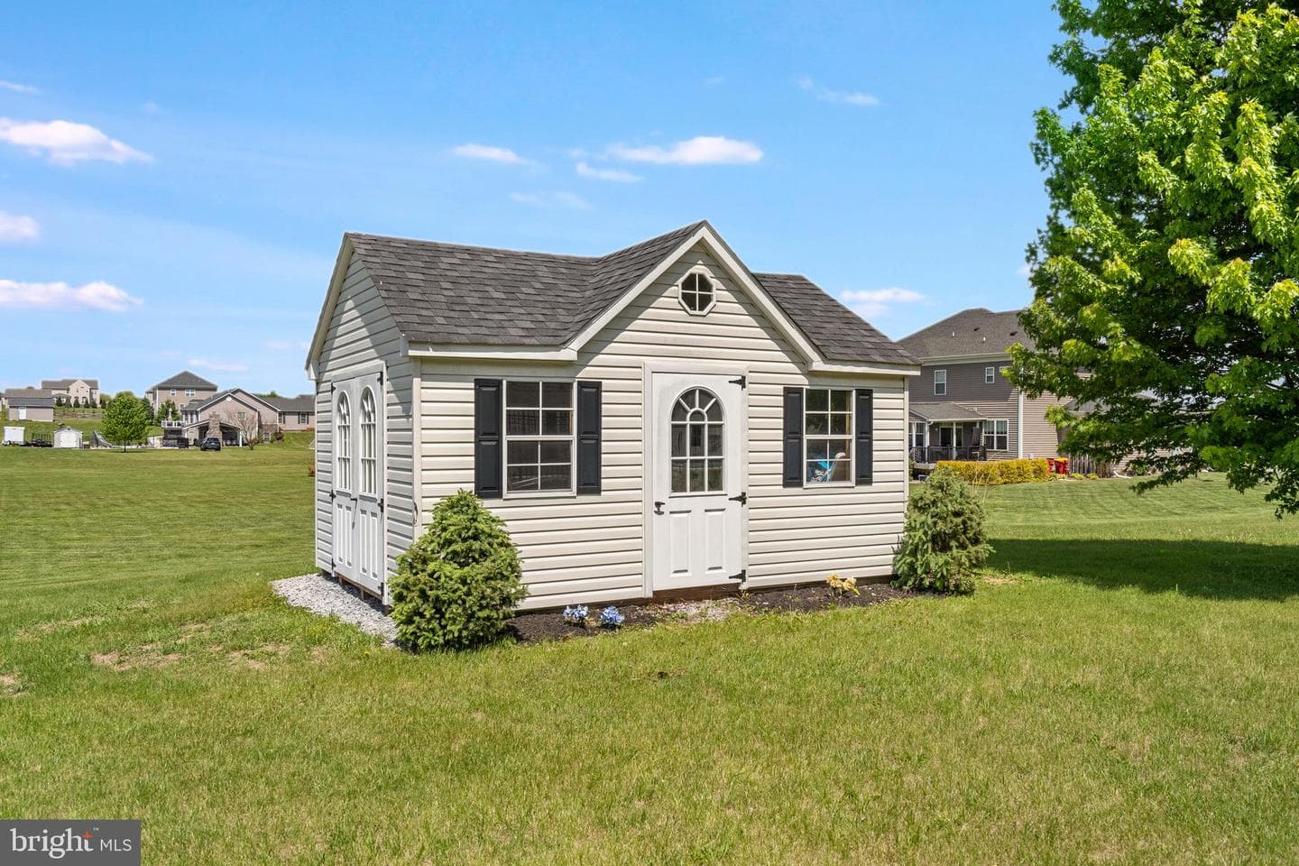 667 Hallmark Drive photo 35