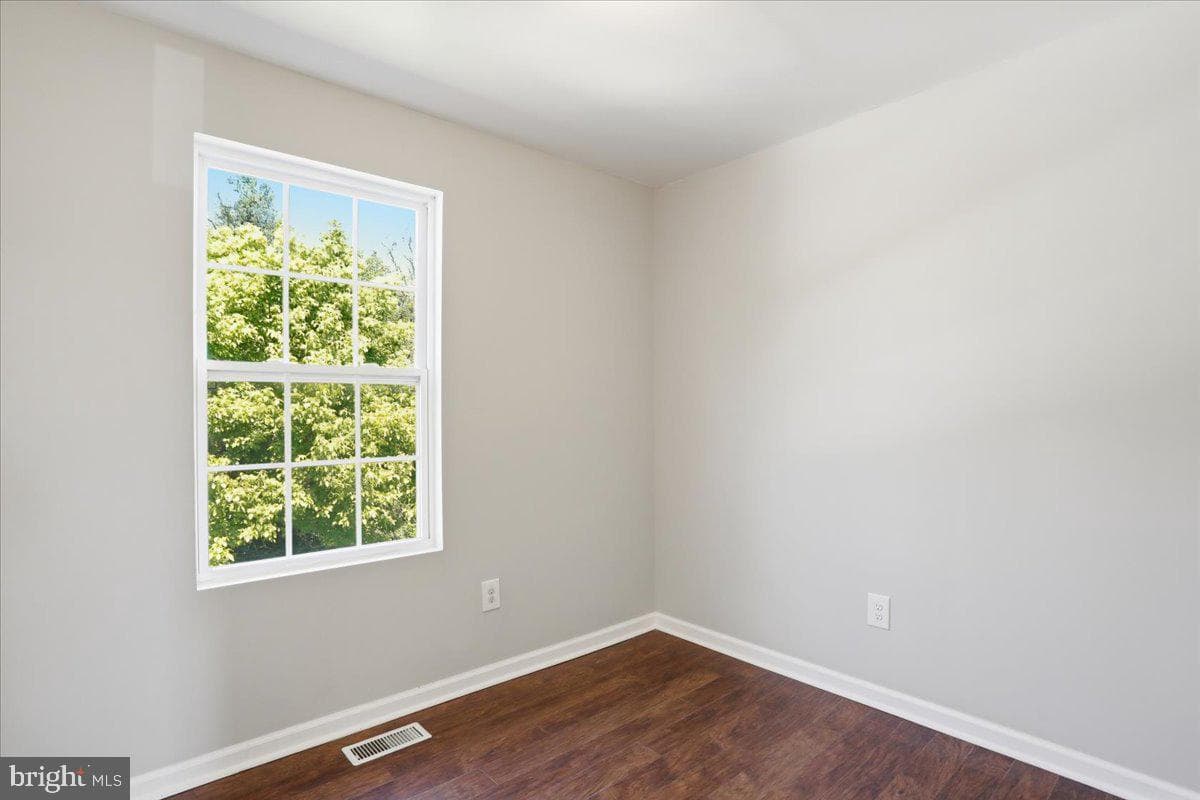388 Dorothy Court photo 17