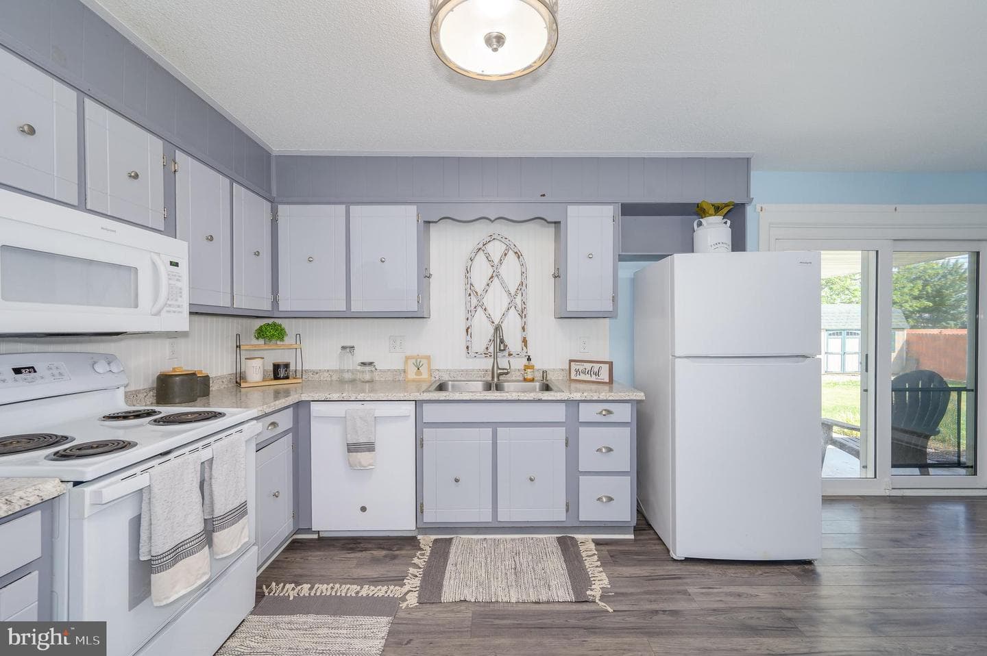 486 Richard Street photo 10