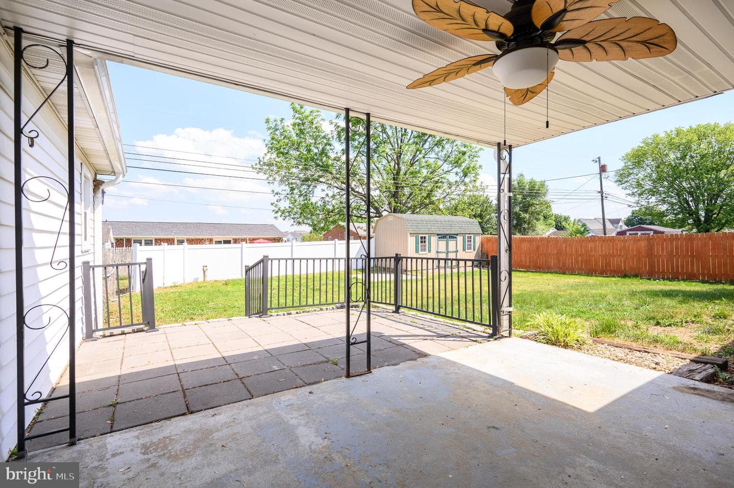 486 Richard Street photo 27