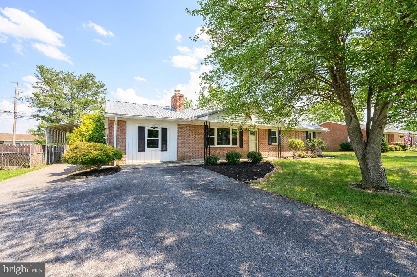 486 Richard Street photo 36