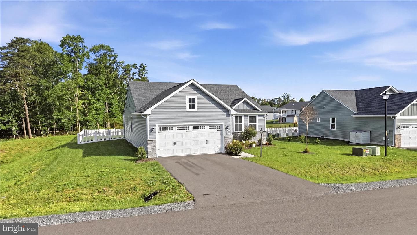 111 Hydro Road photo 37