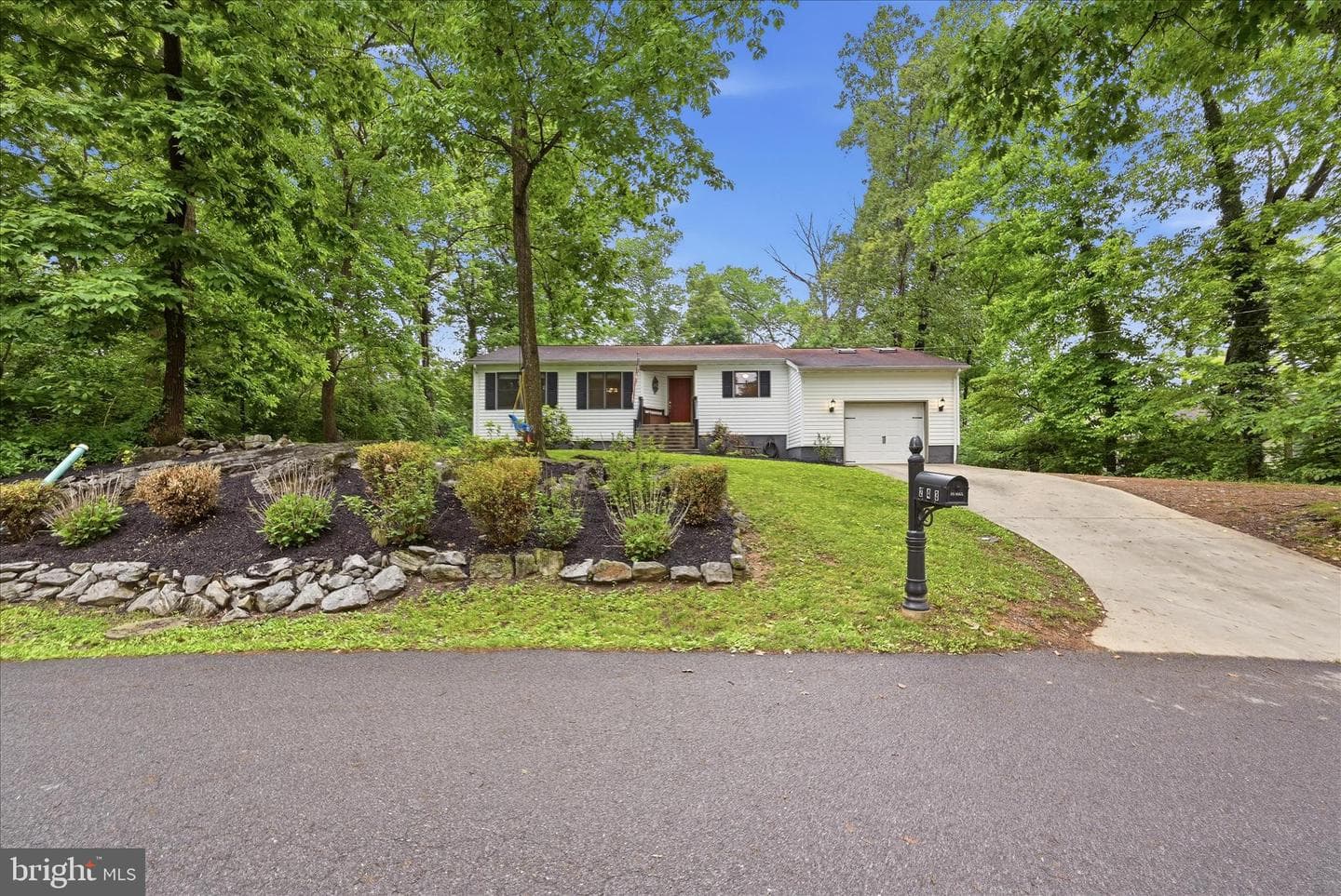 243 Tanbridge Drive photo 2