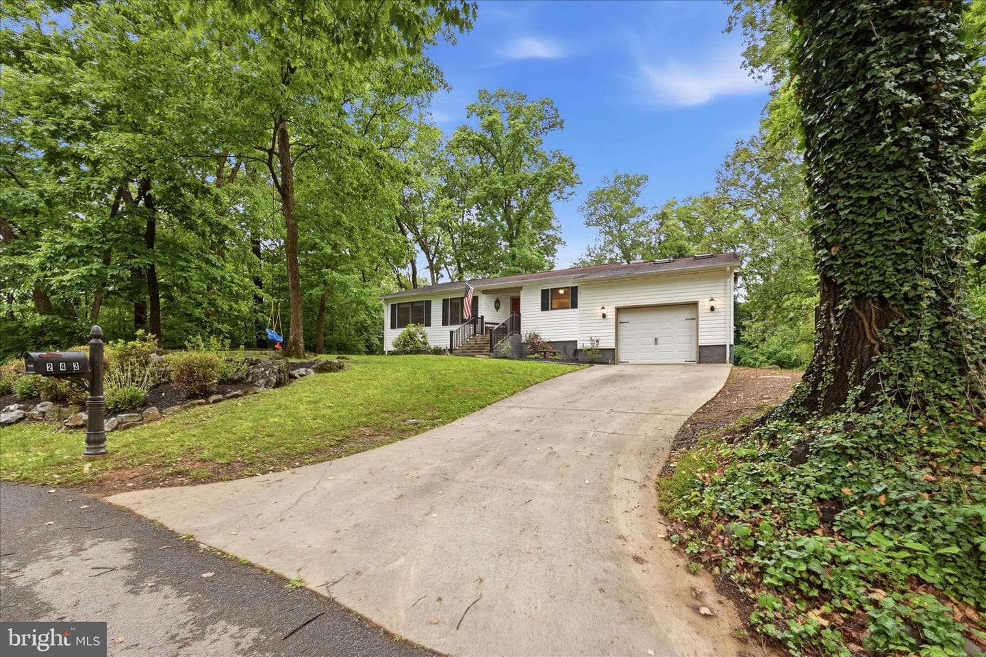 243 Tanbridge Drive photo 3