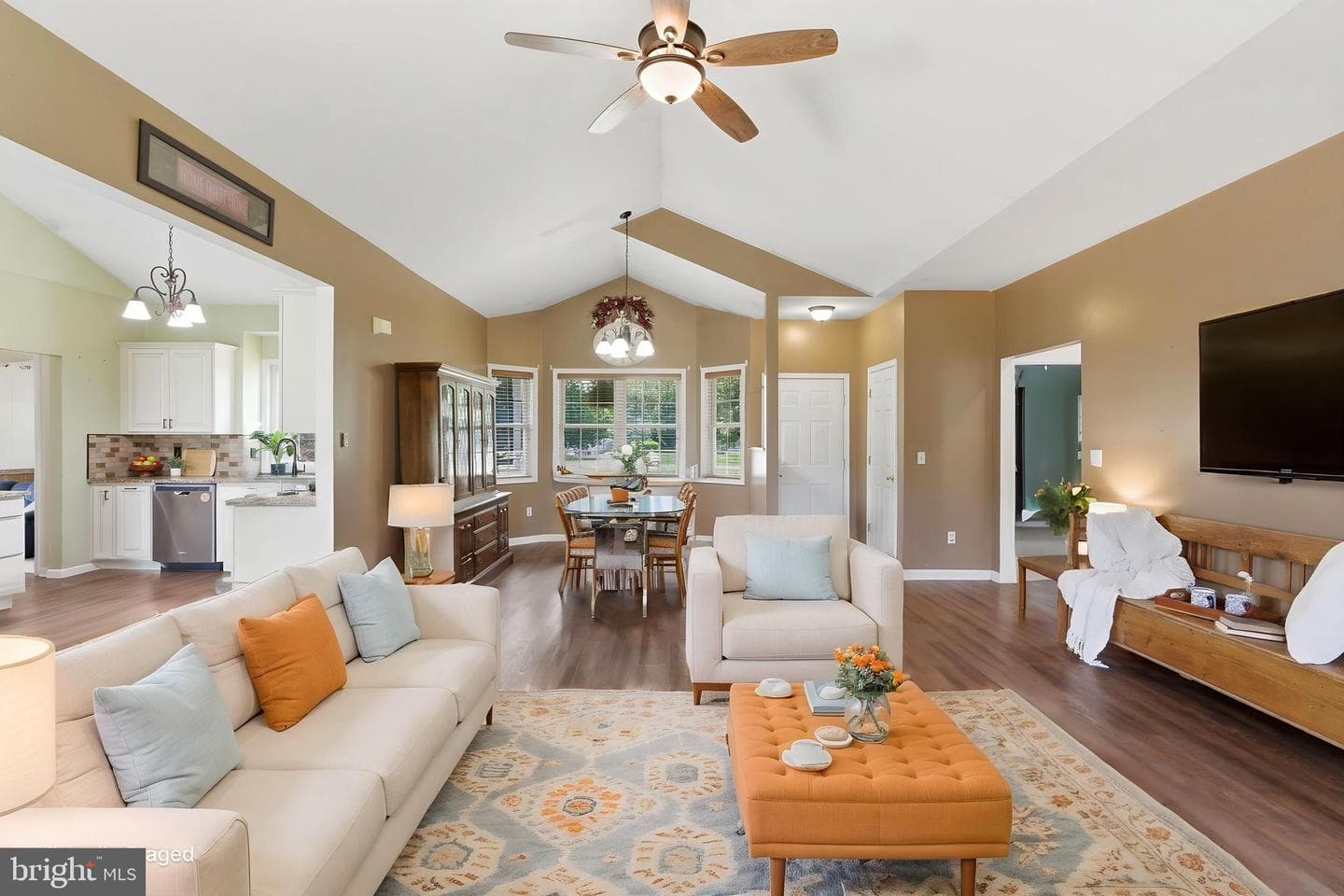 100 Capricorn Drive photo 18