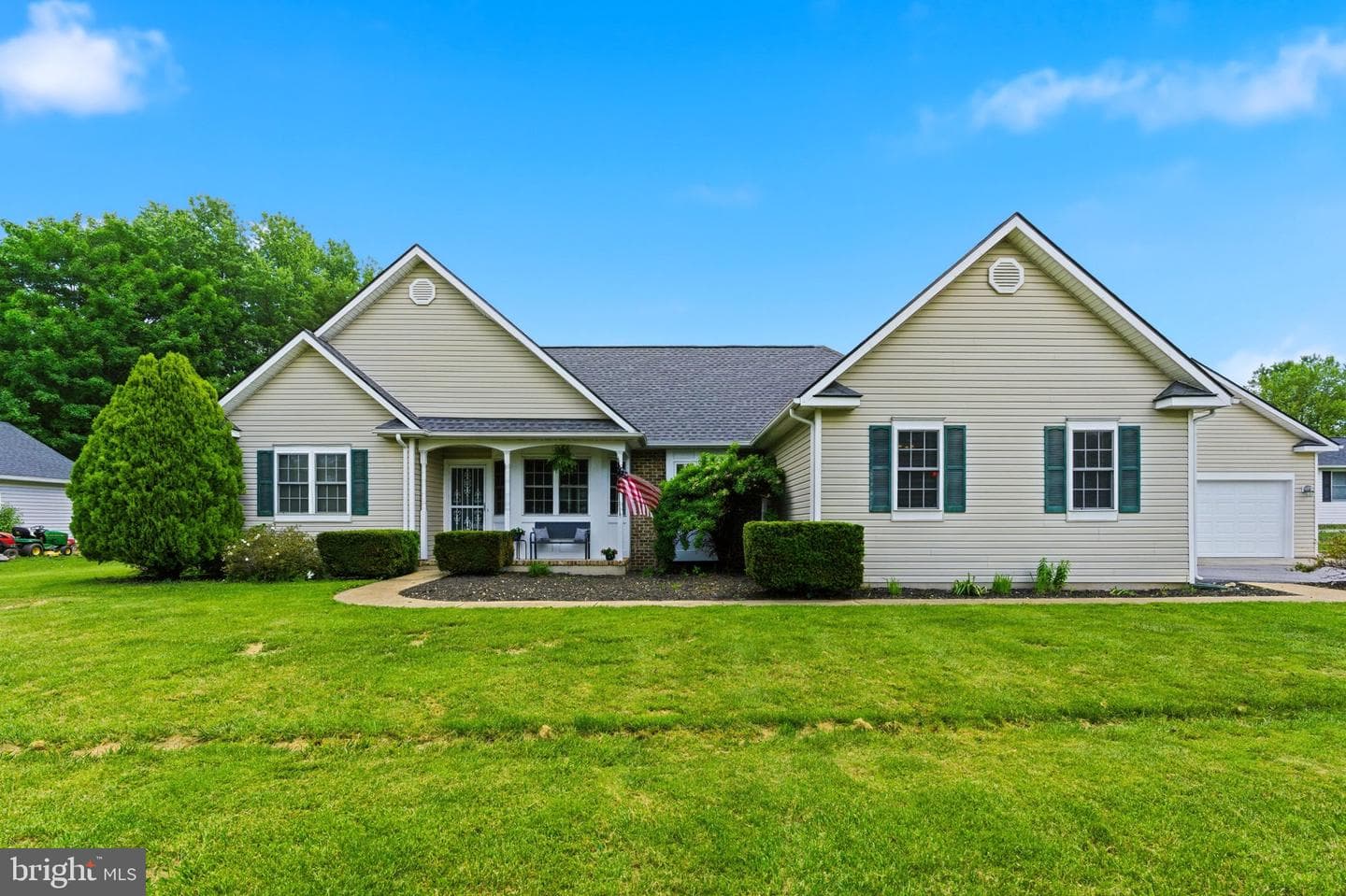 100 Capricorn Drive photo 2