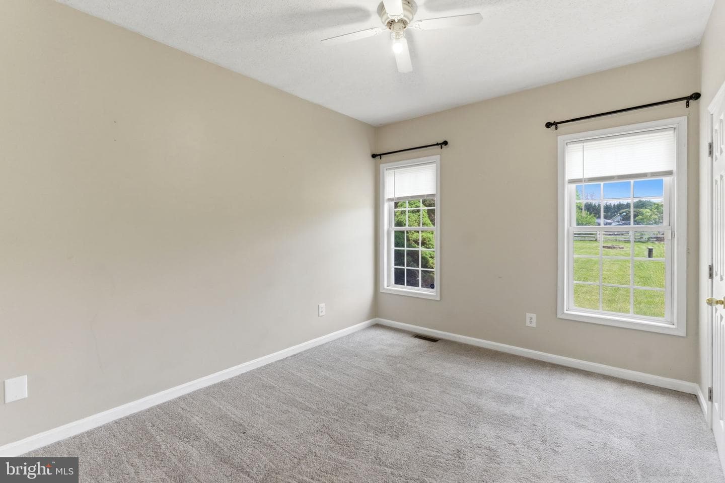 100 Capricorn Drive photo 35