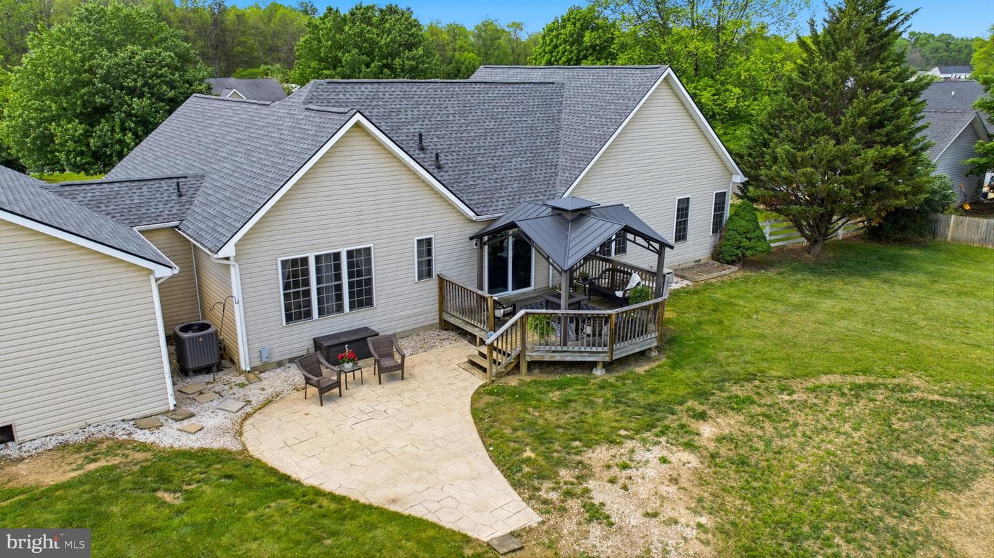 100 Capricorn Drive photo 6