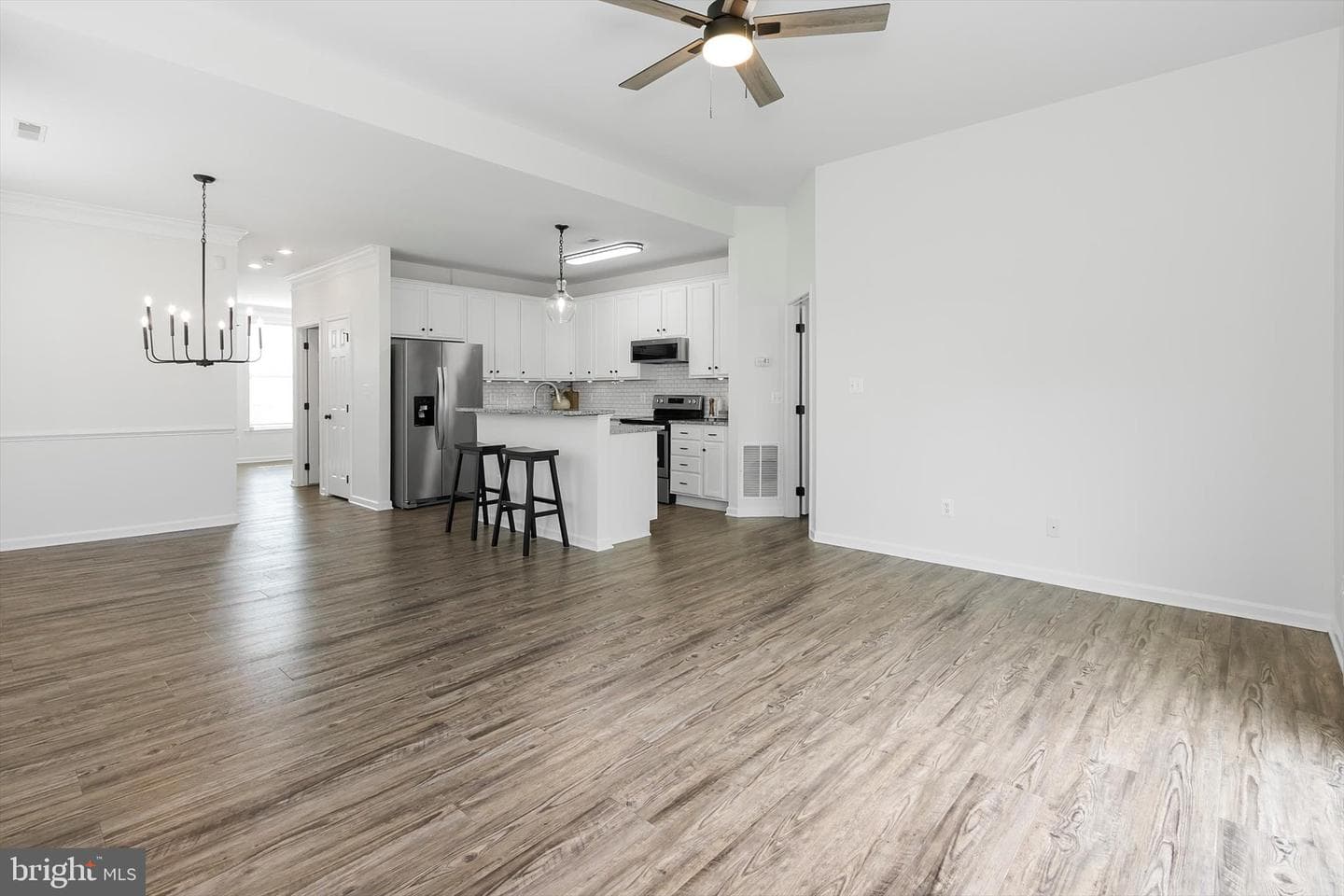 129 Strathmore Way E photo 11