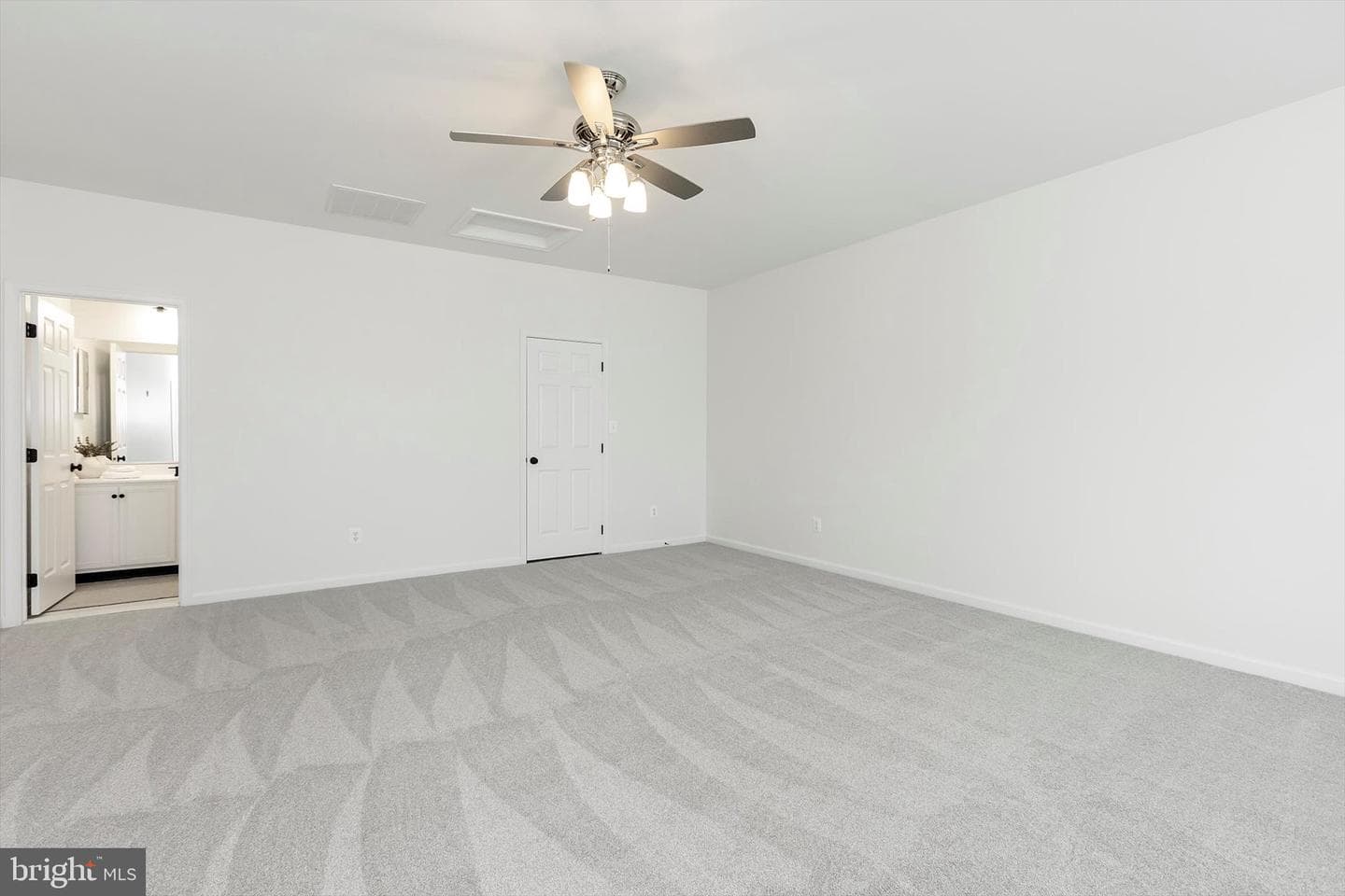 129 Strathmore Way E photo 26