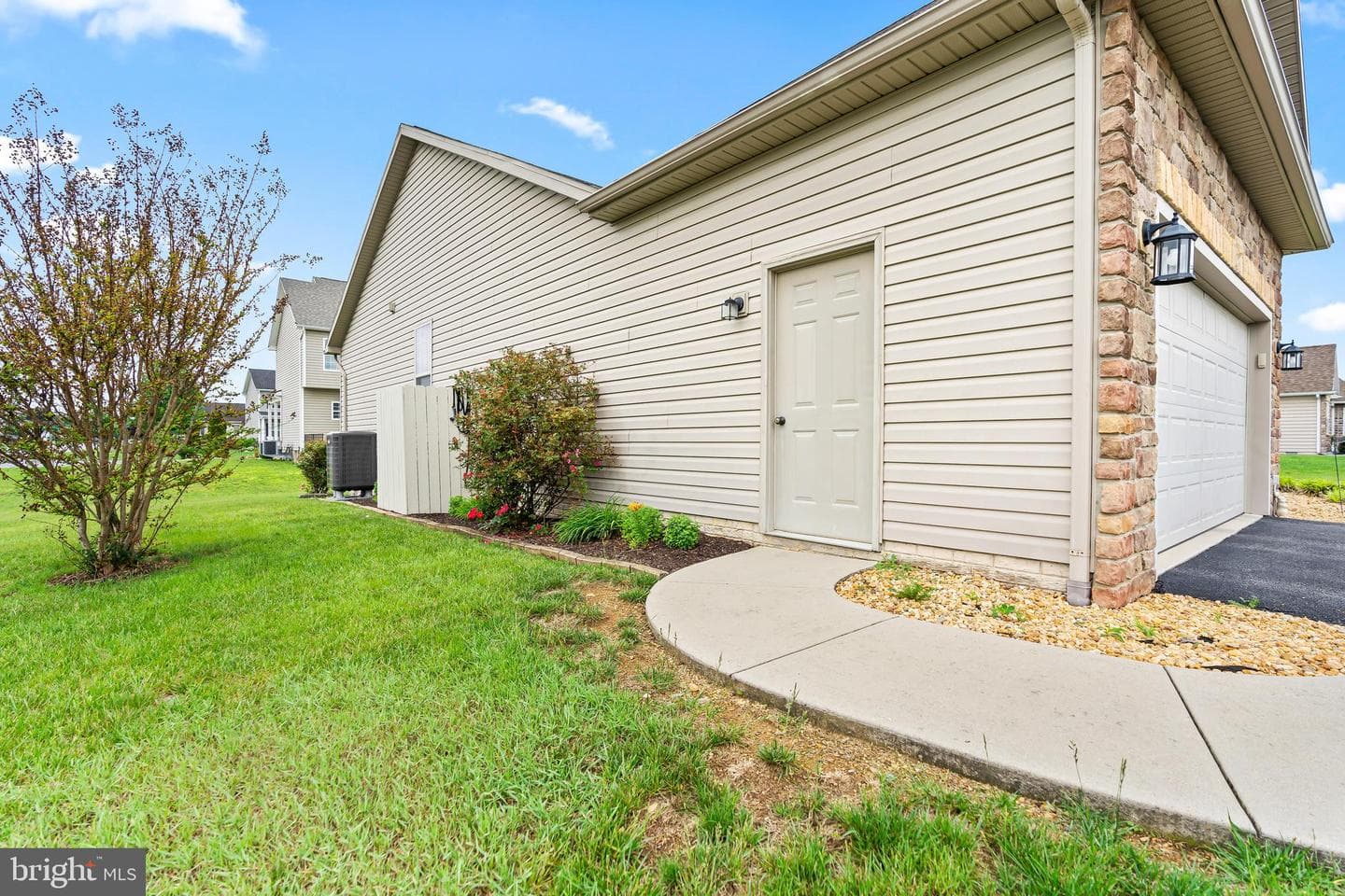 122 Balmoral Lane photo 4