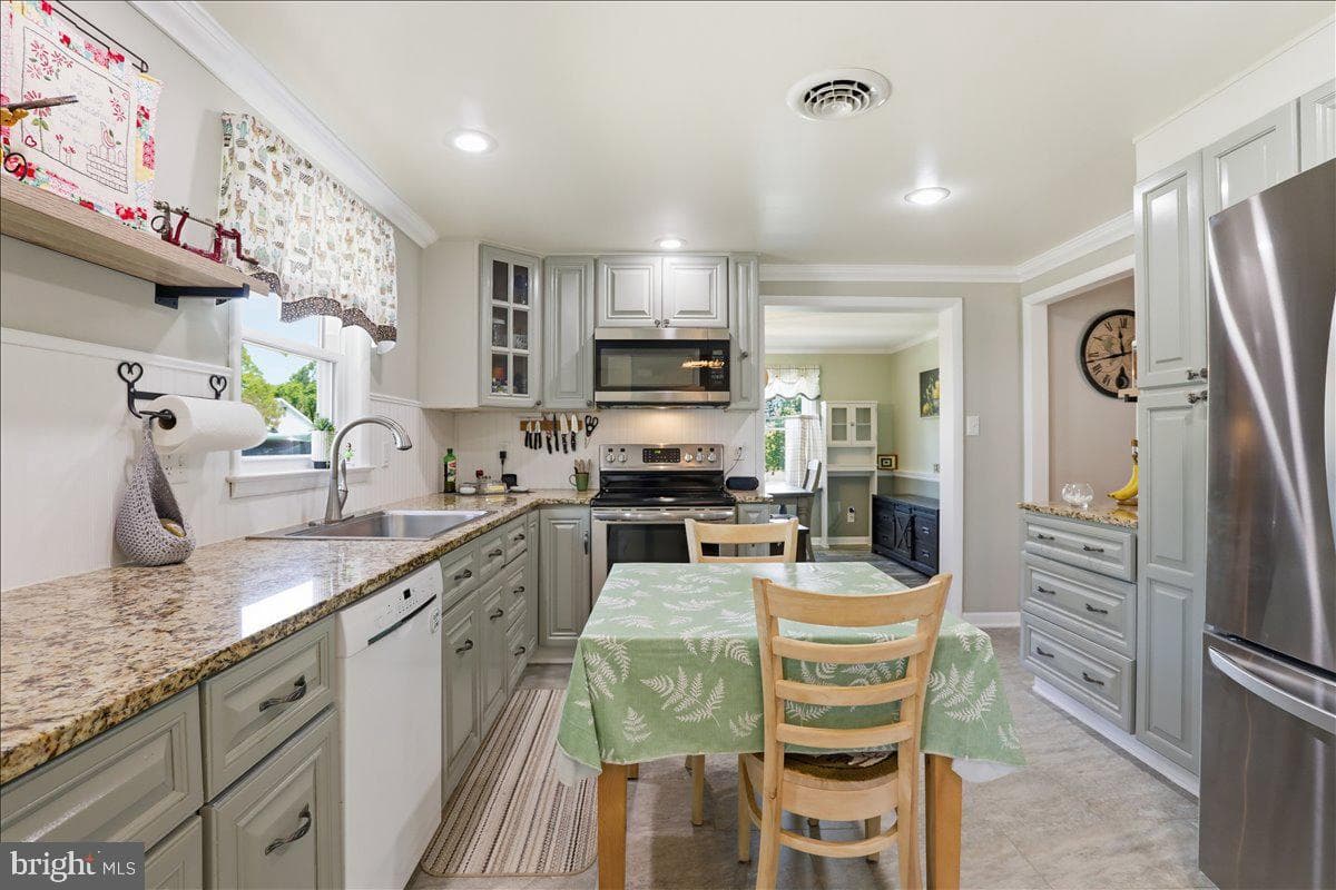 15 Sylvia Court photo 6