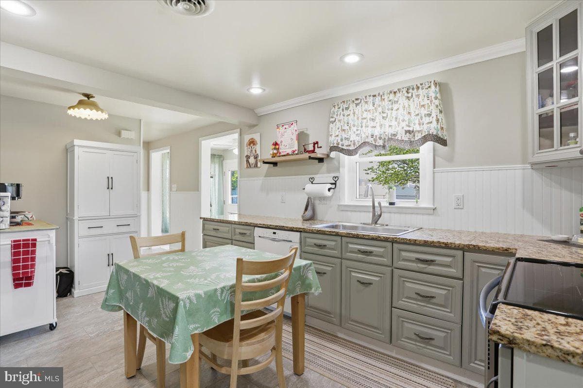 15 Sylvia Court photo 8