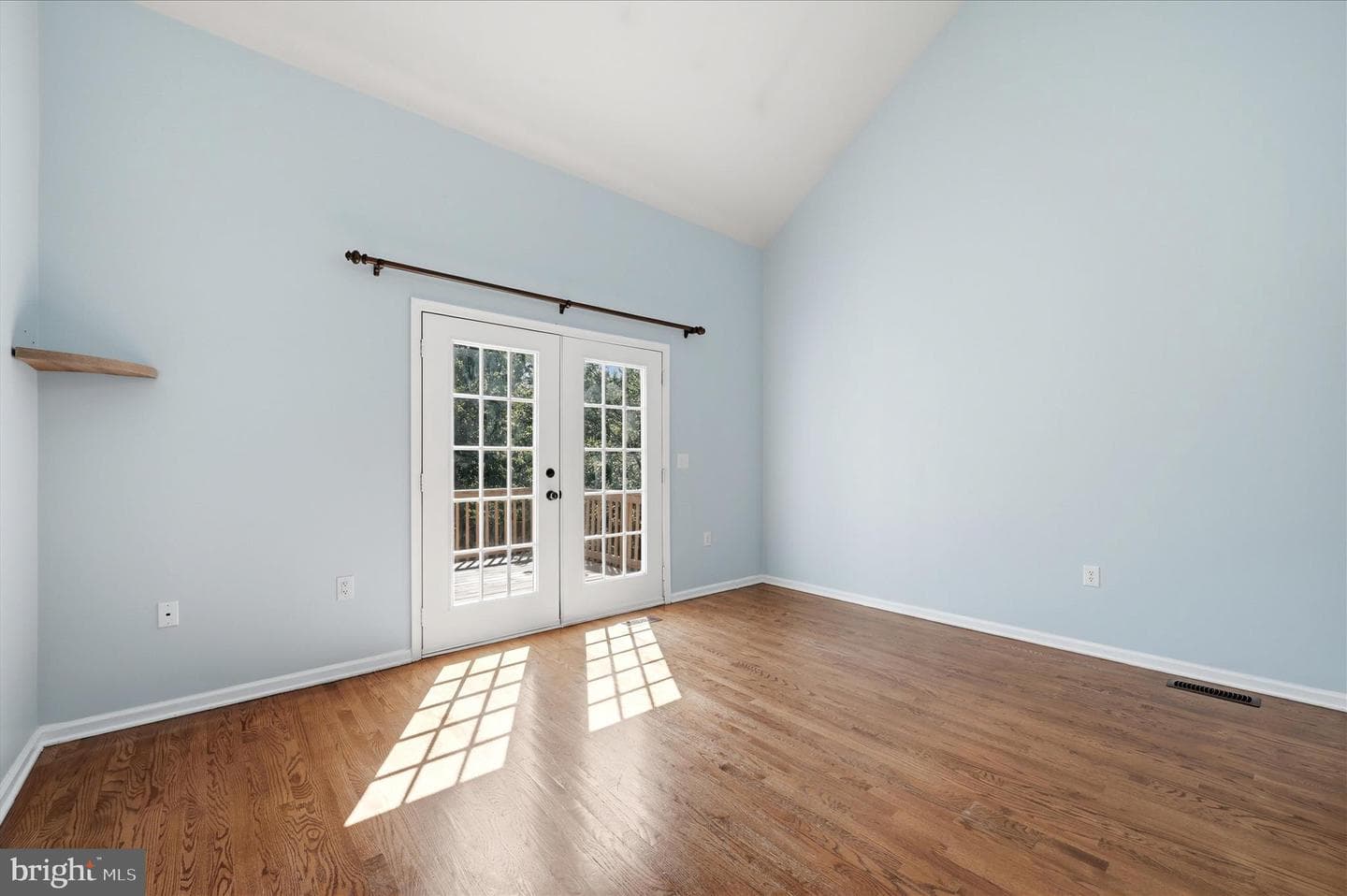 282 Ford Circle photo 5