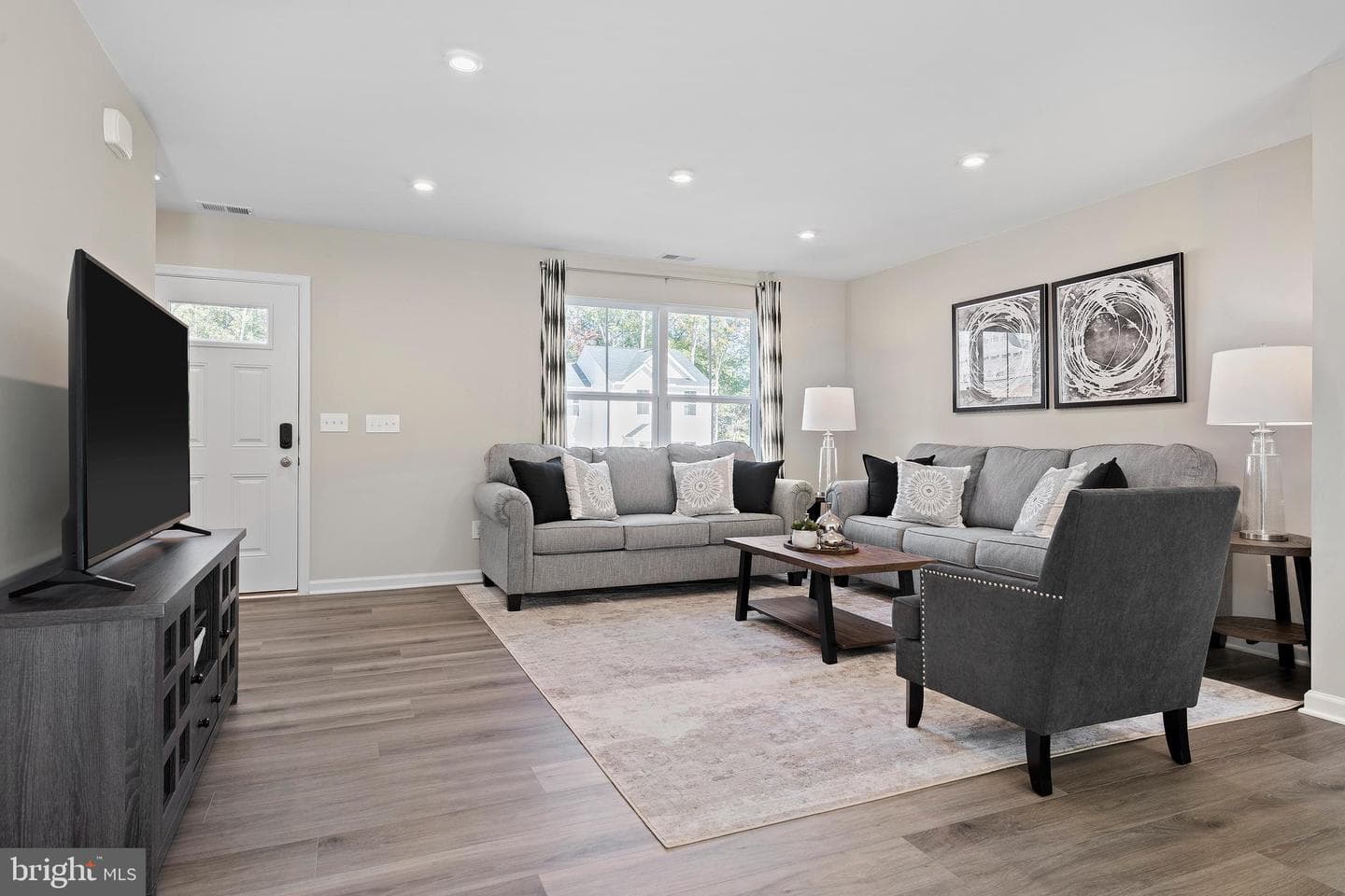 1614 Mutual Drive photo 3