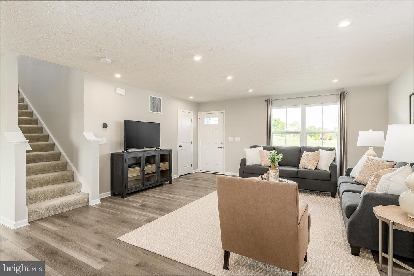 1714e Mutual Drive photo 6