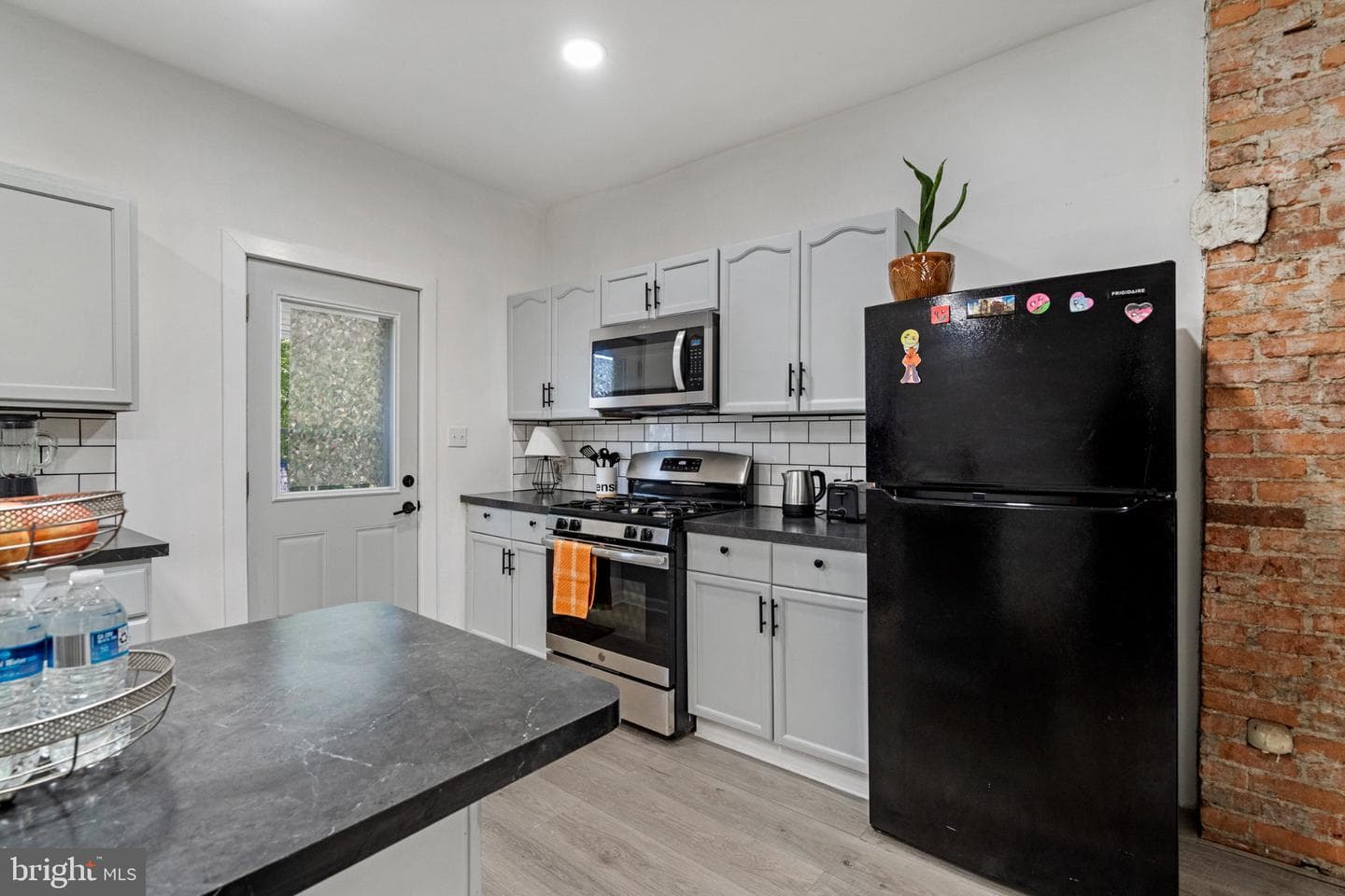 723 W King Street photo 11