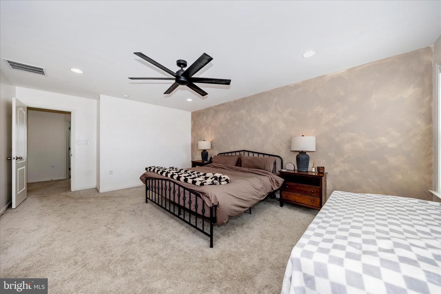 231 Pindar photo 20