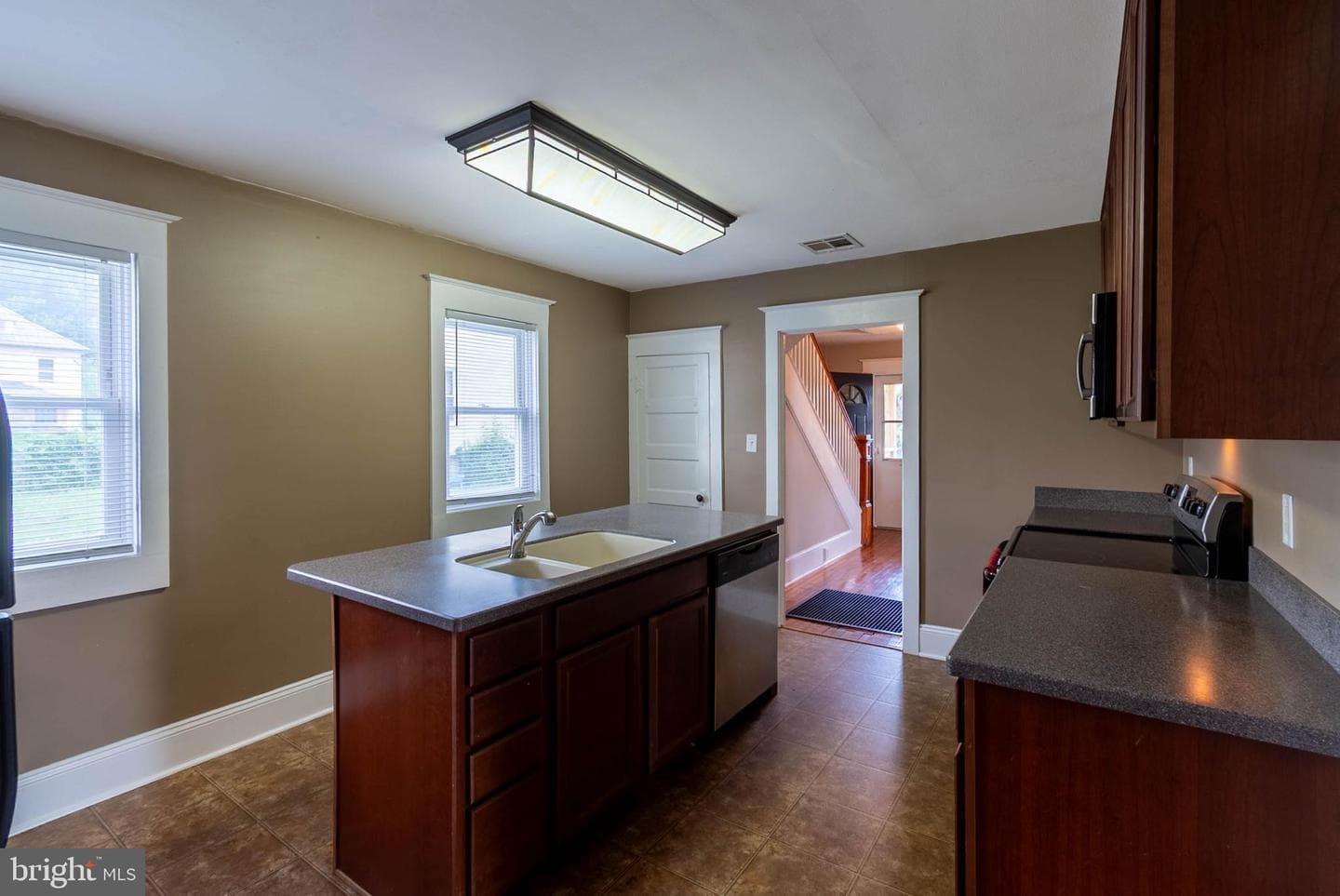 405 Porter Avenue photo 13