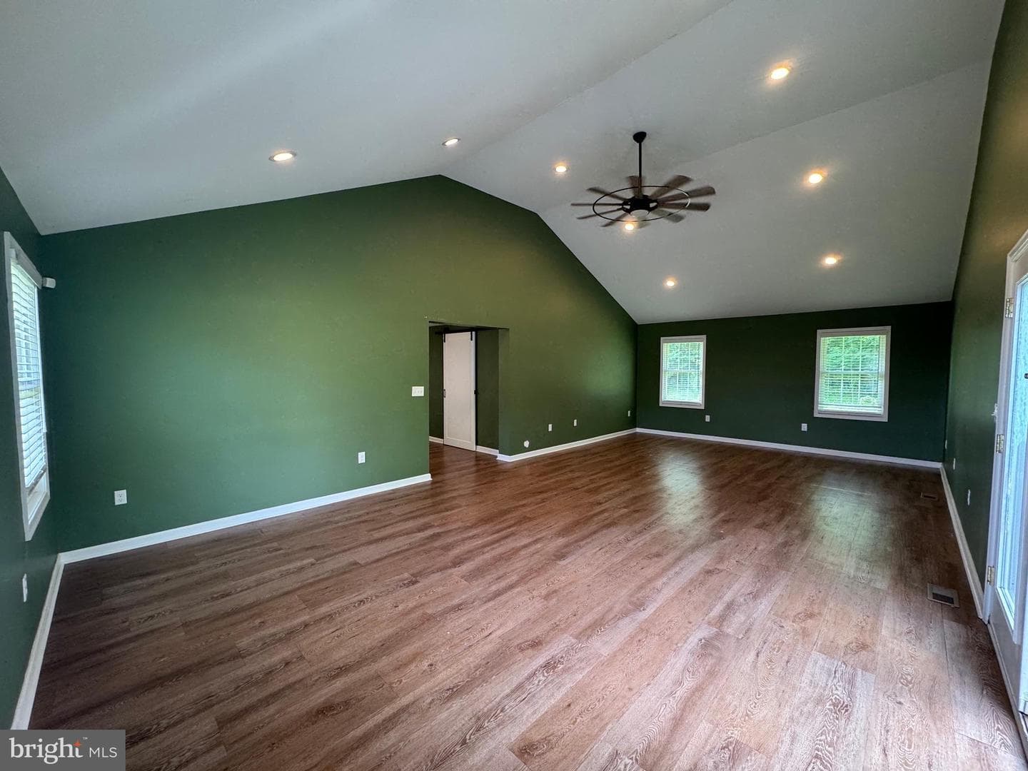 7865 Hedgesville Road photo 22
