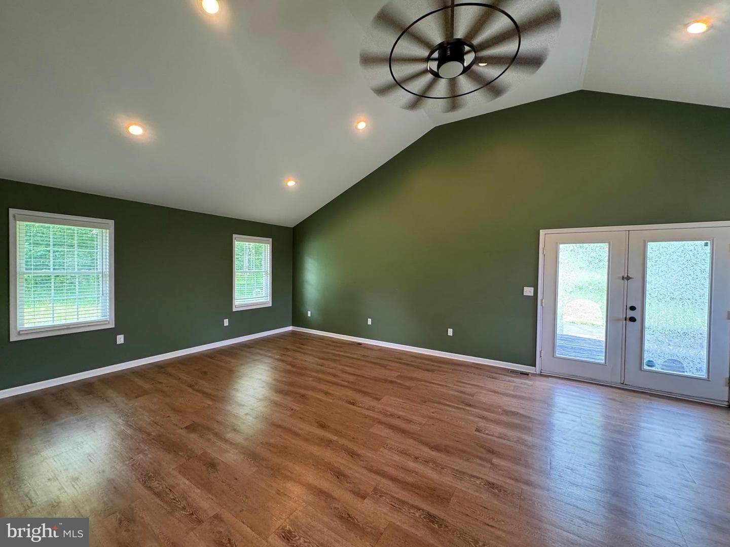 7865 Hedgesville Road photo 27