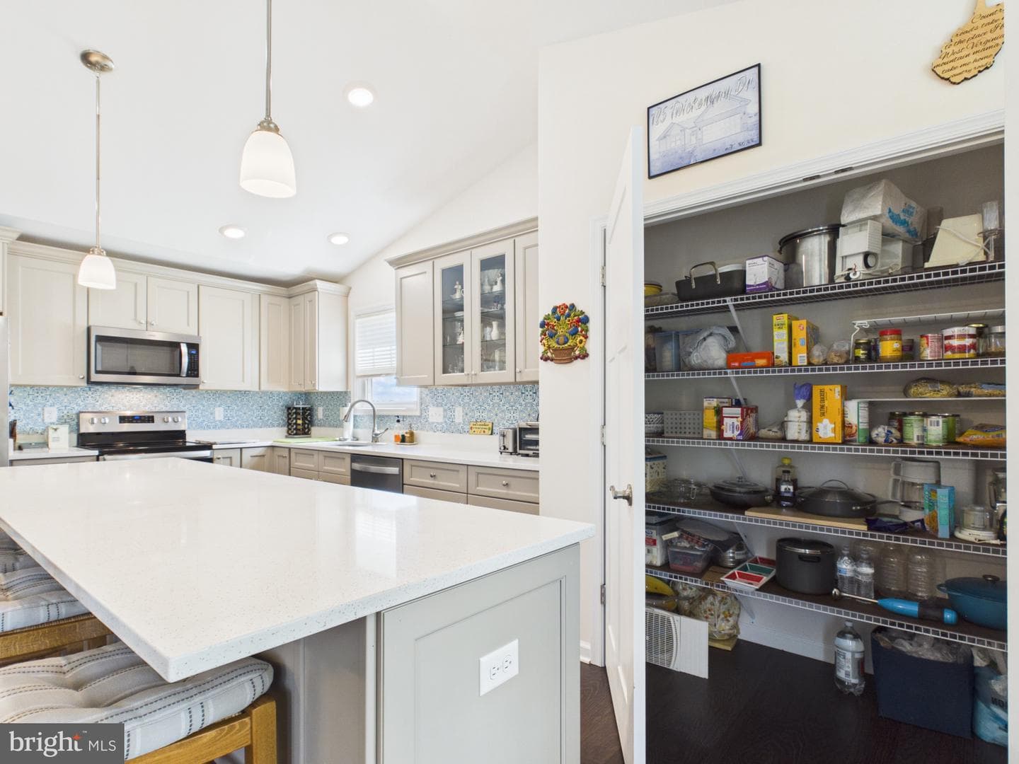 185 Twickenham Drive photo 29