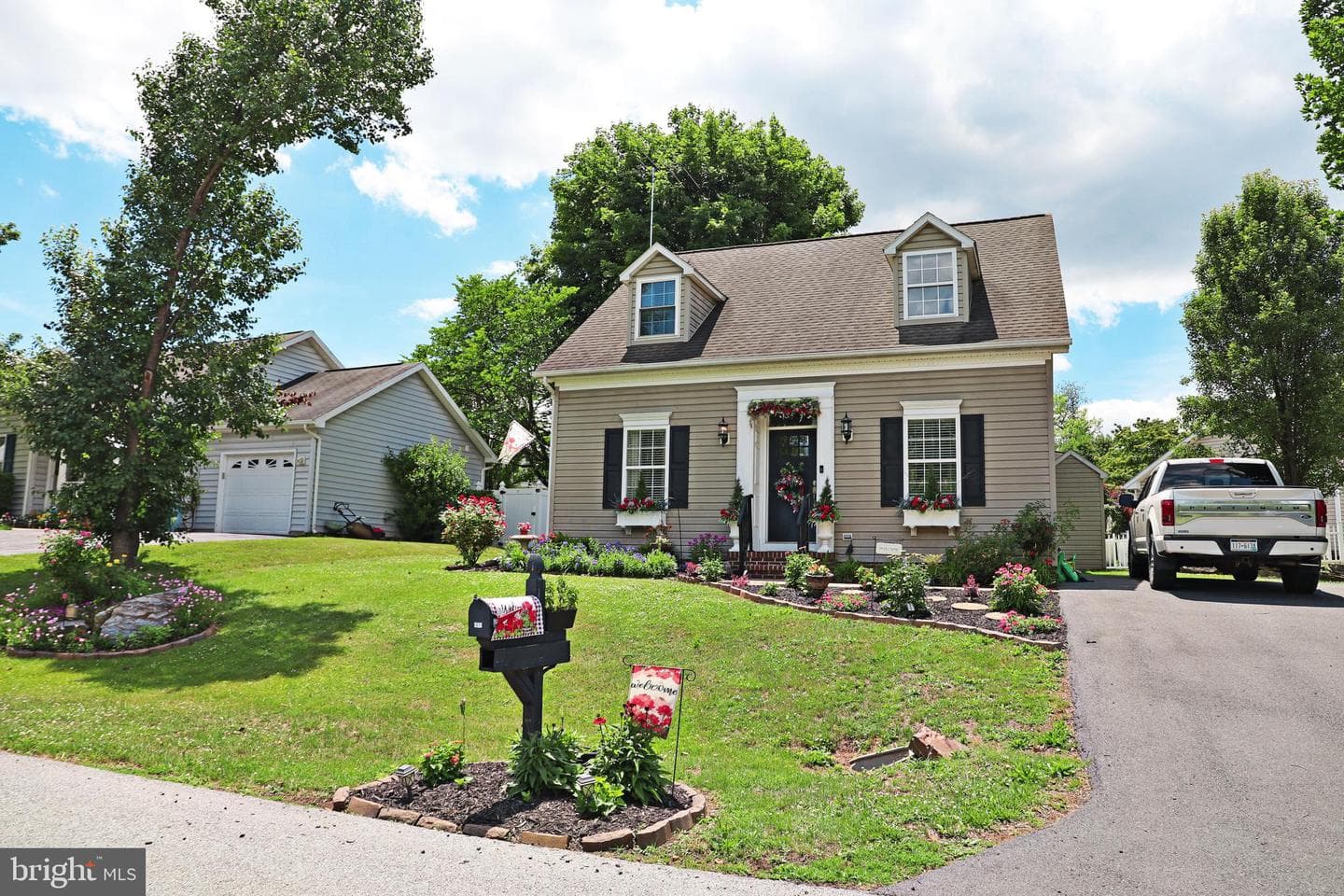 211 Sentry Lane photo 32