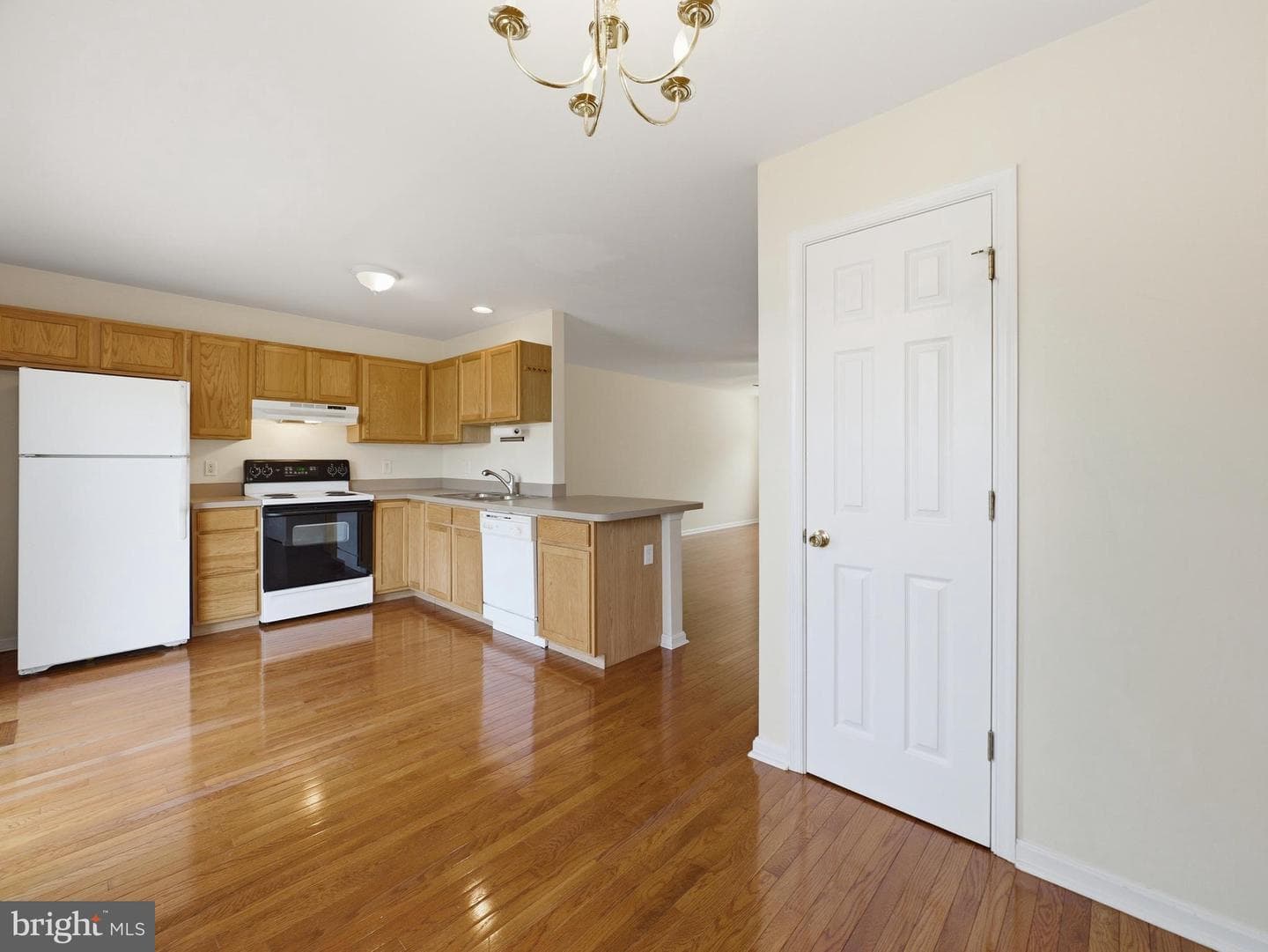 106 Sir Washington Street photo 13