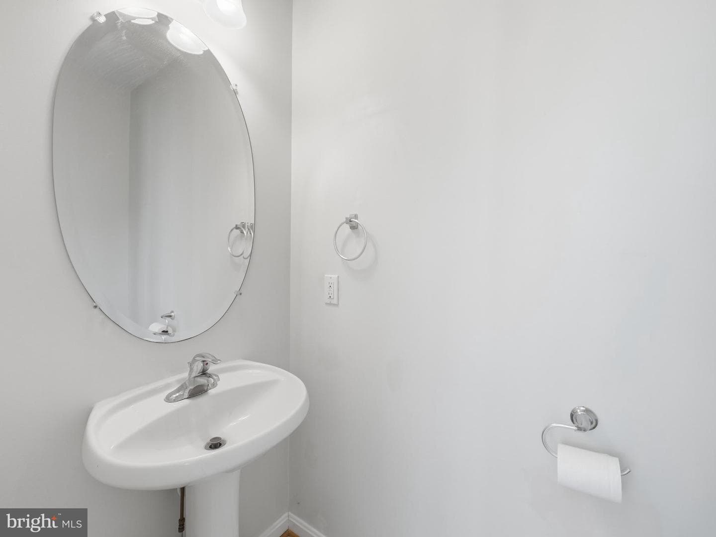 106 Sir Washington Street photo 14