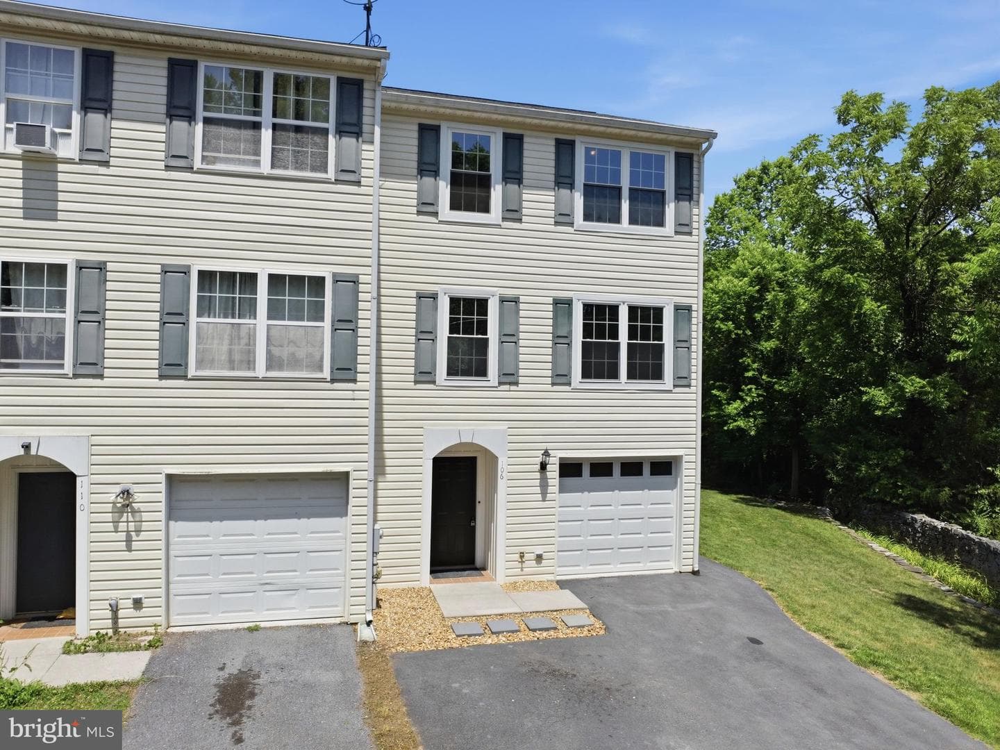 106 Sir Washington Street photo 33
