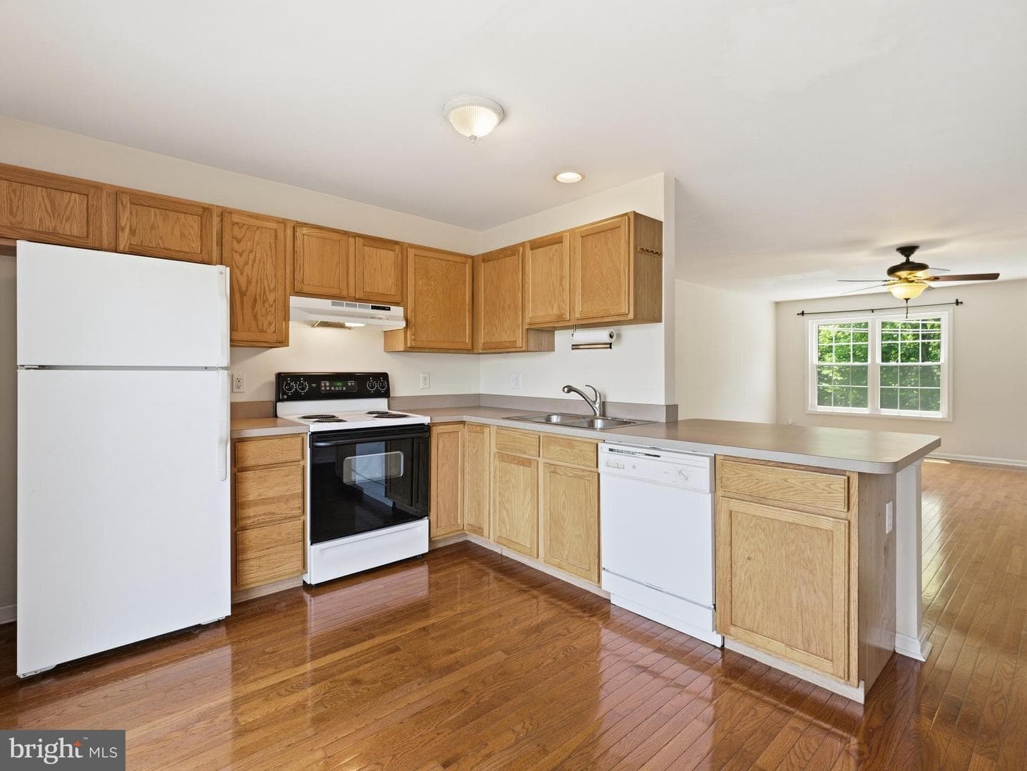 106 Sir Washington Street photo 5
