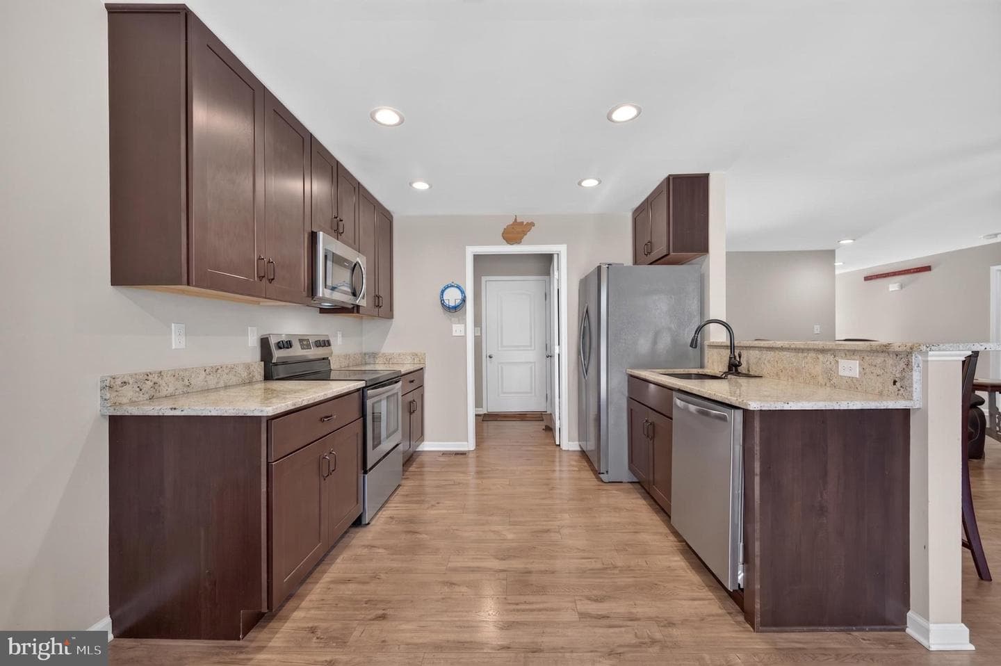 463 Executive Way photo 38