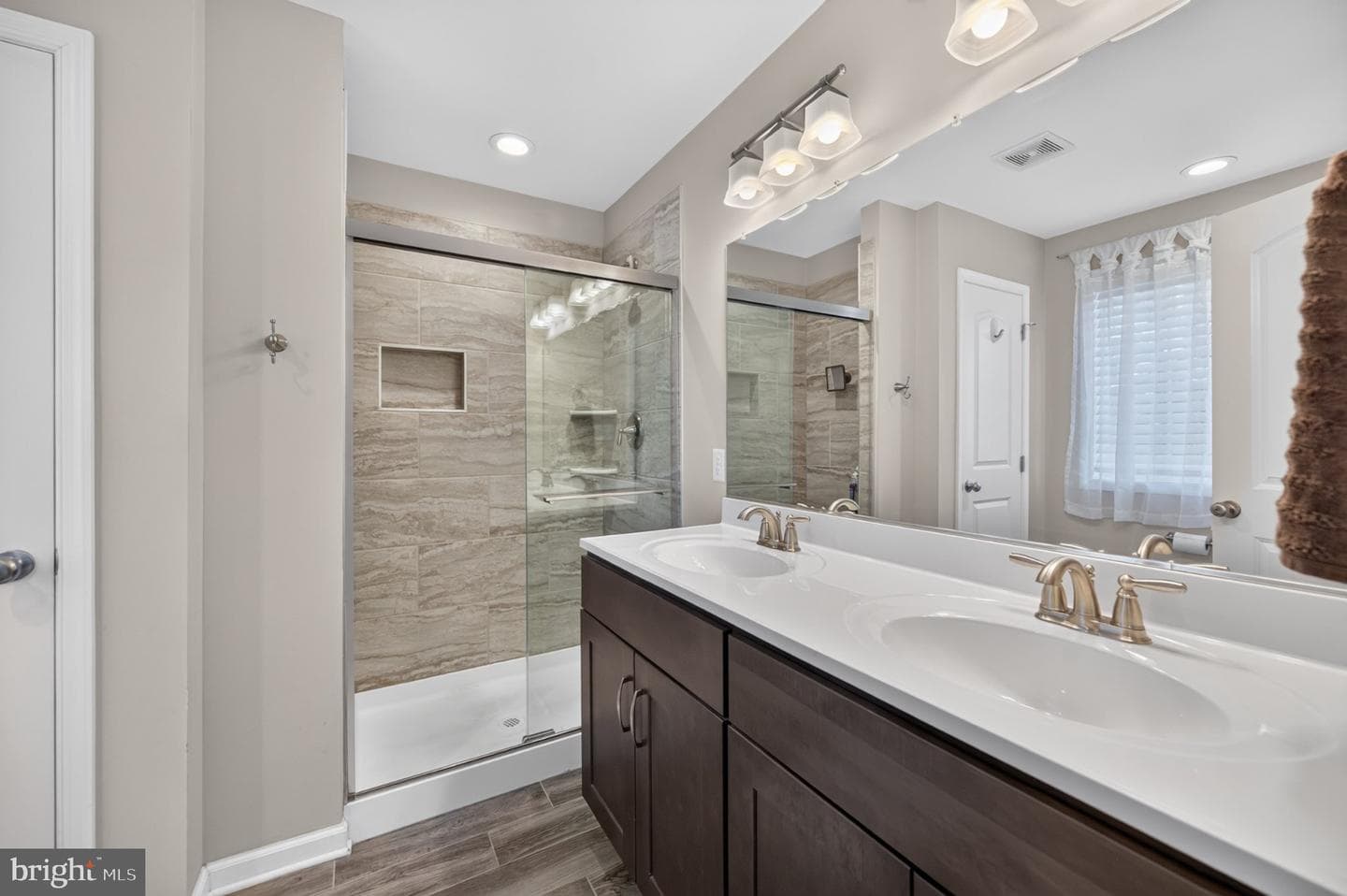 463 Executive Way photo 45