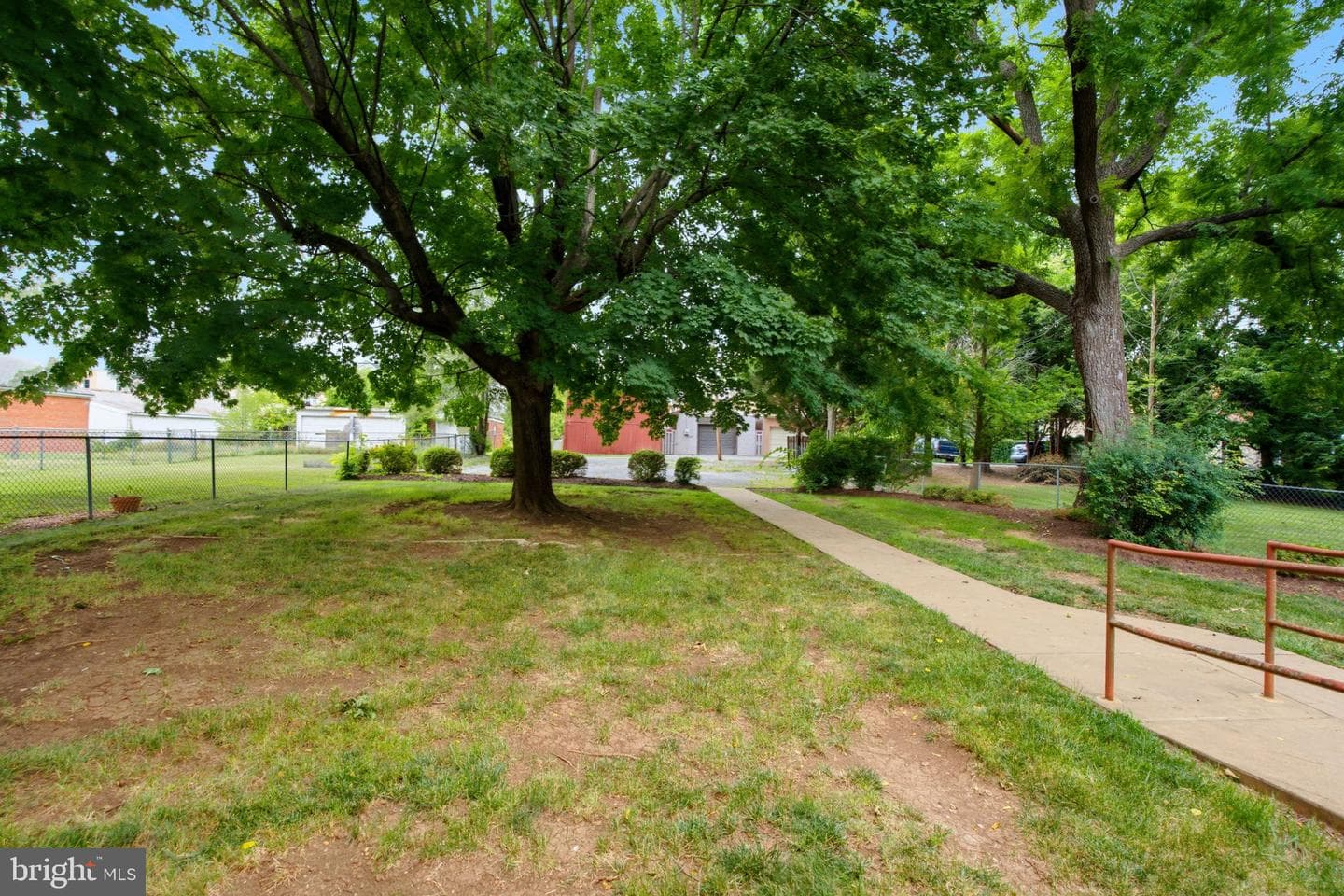 310 W Burke Street photo 46