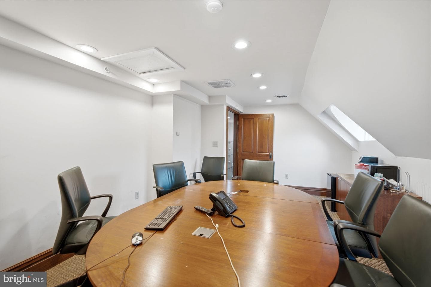 310 W Burke Street photo 81