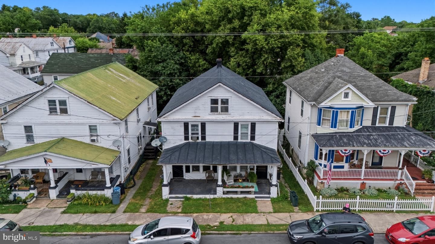 730 W John Street photo 7