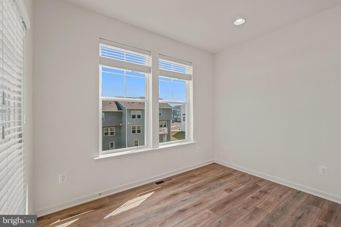 242 Charterhouse Street photo 22