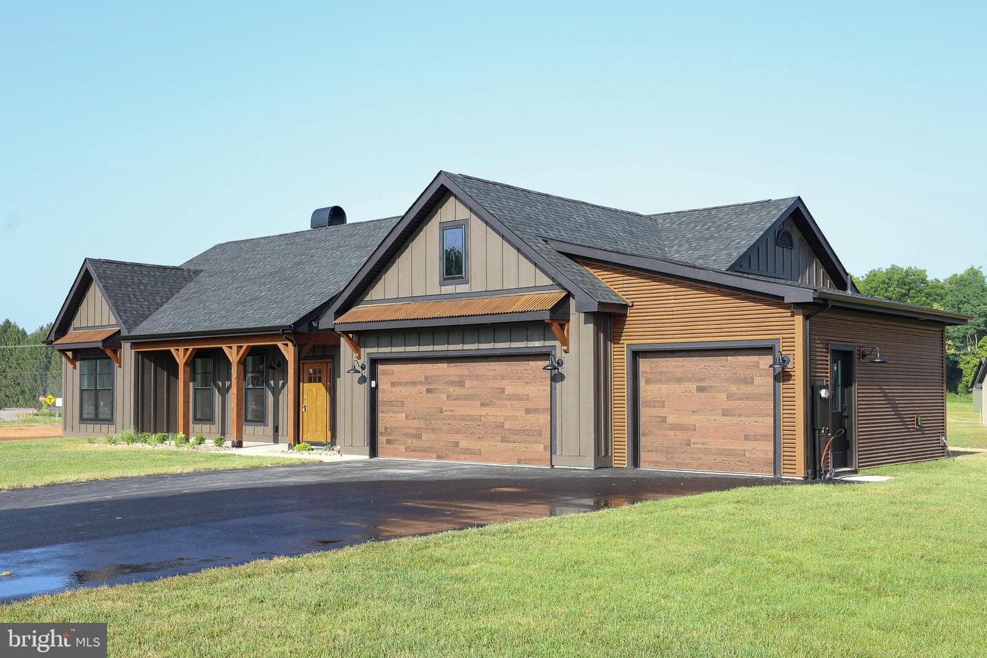 45 Grand Rapids Drive photo 3
