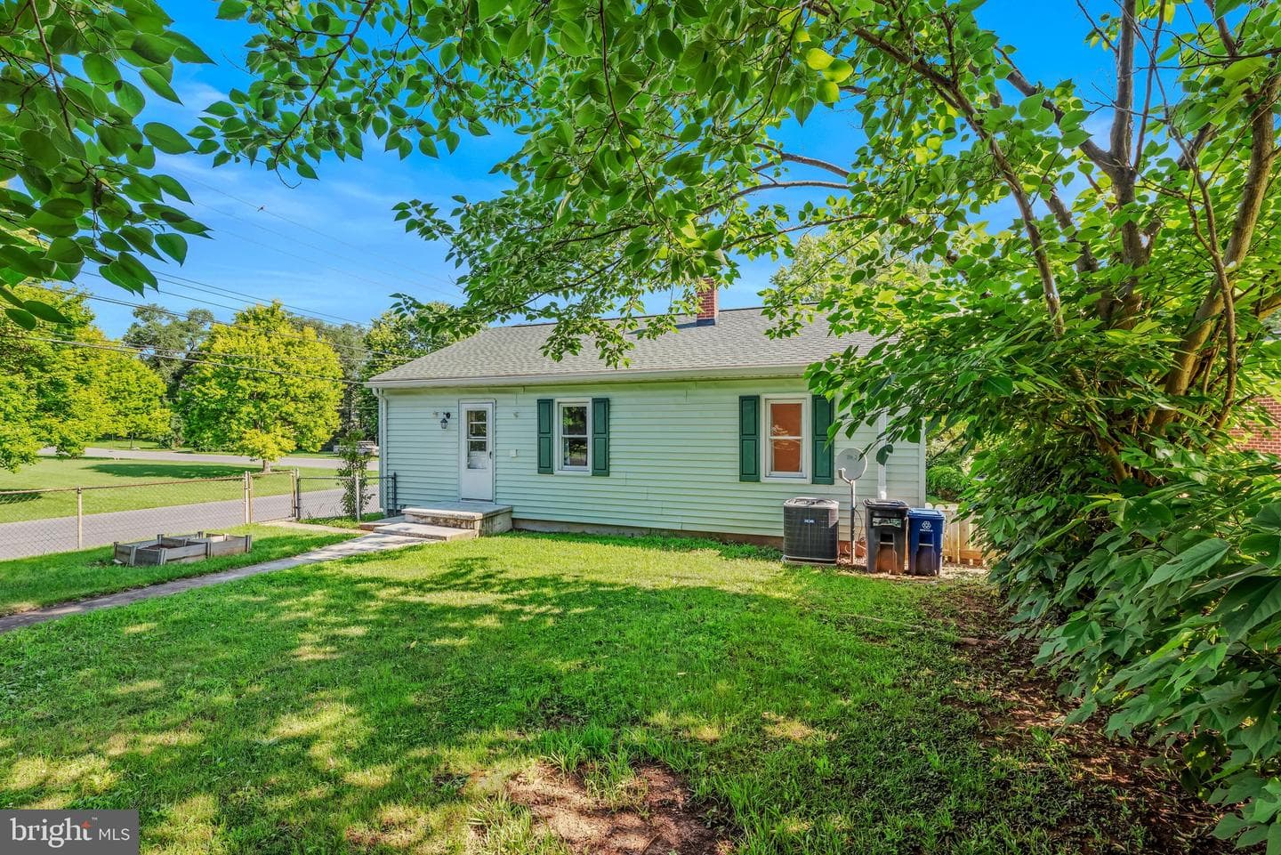 709 Berry Street photo 27