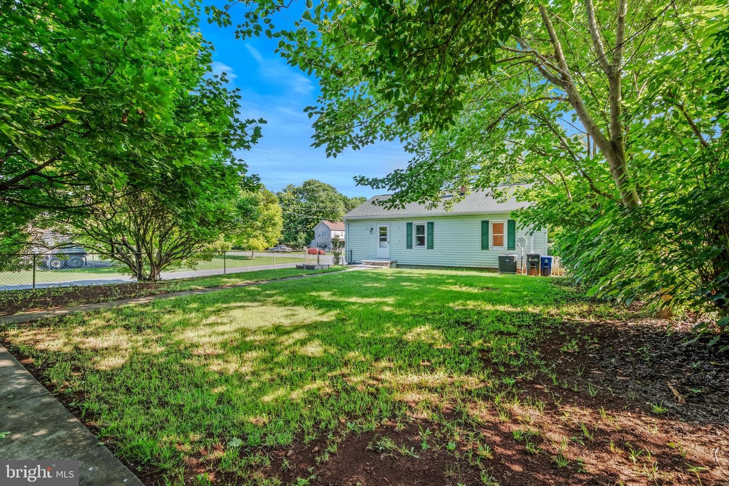 709 Berry Street photo 28