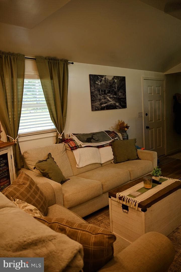 502 White Pine Lane photo 4