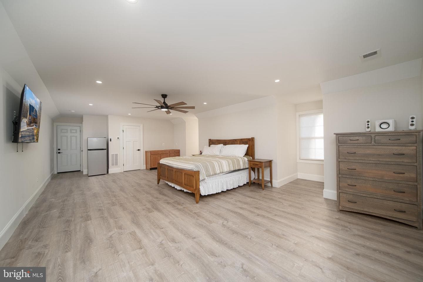 659 Waterside Drive photo 26