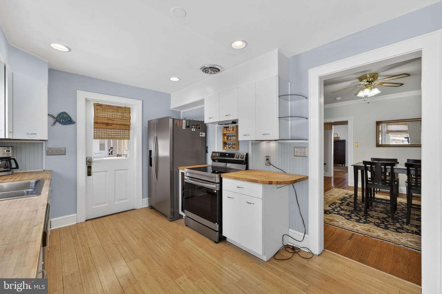 523 S George Street photo 42