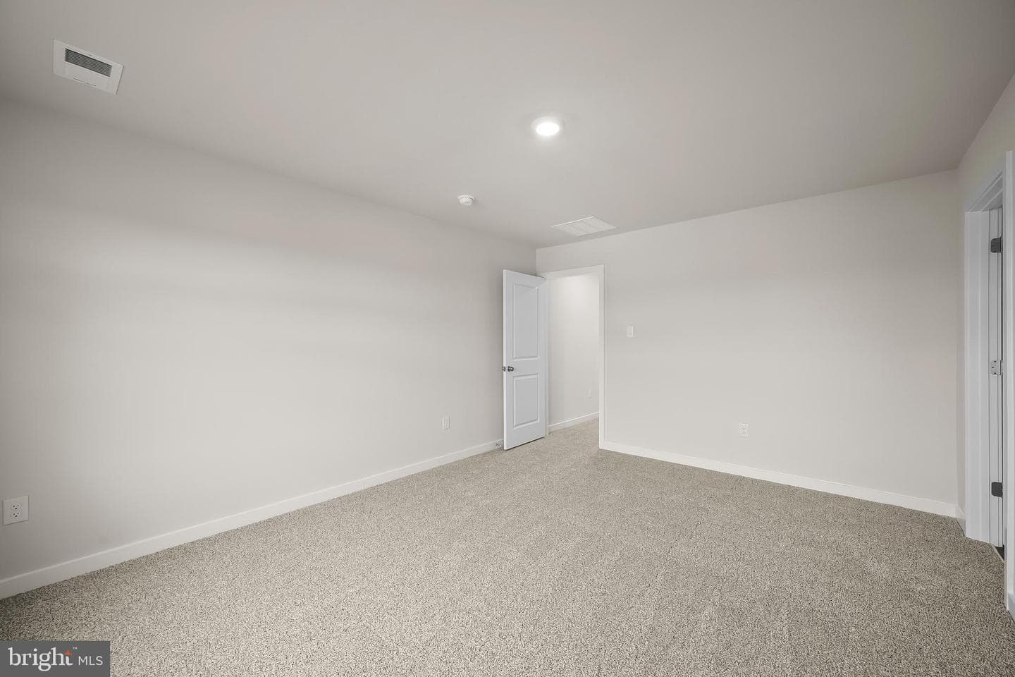 293 Eclipse Street photo 15