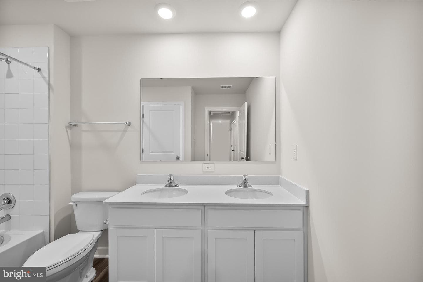 293 Eclipse Street photo 27