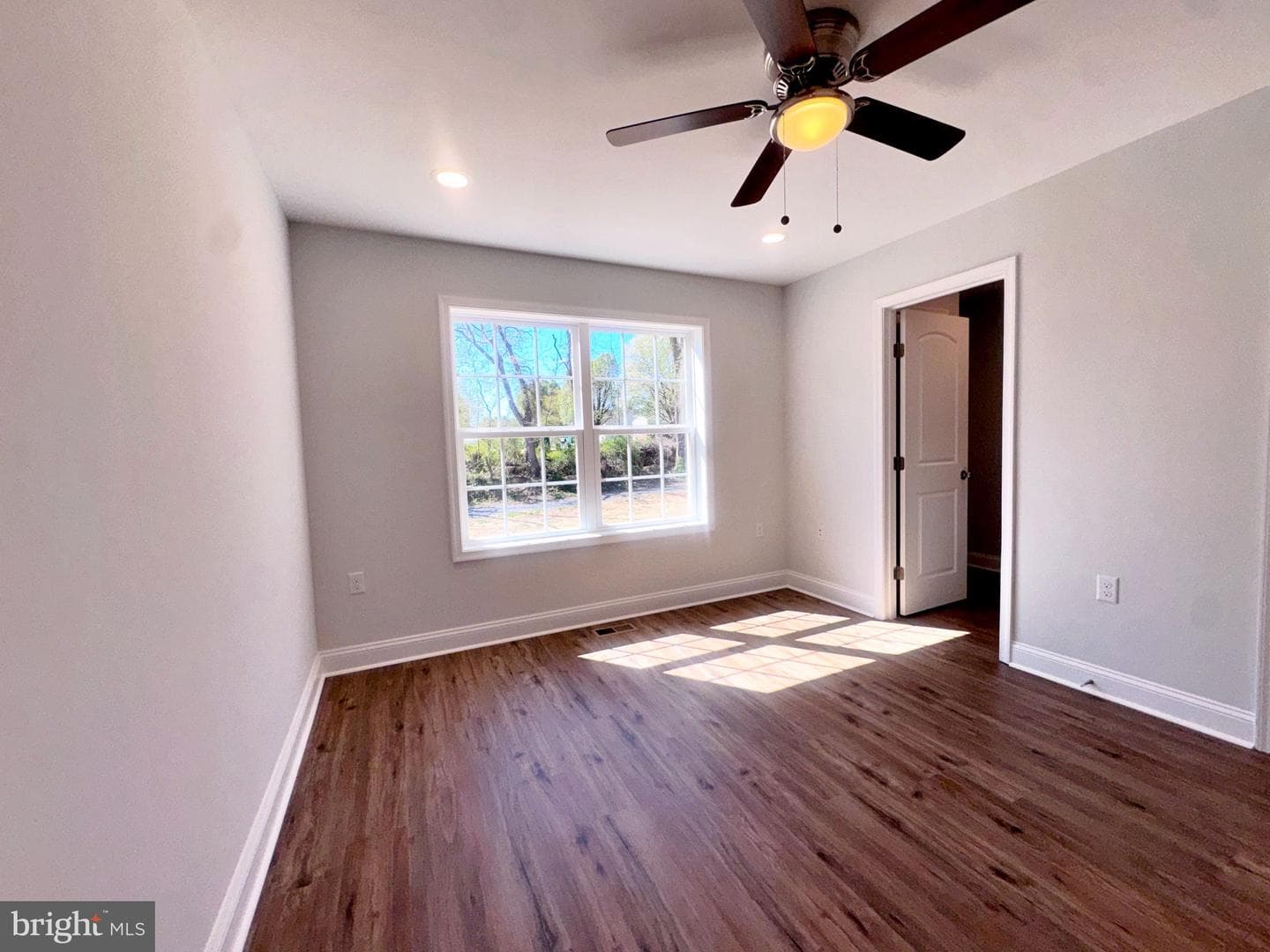 375 Burns Street photo 17