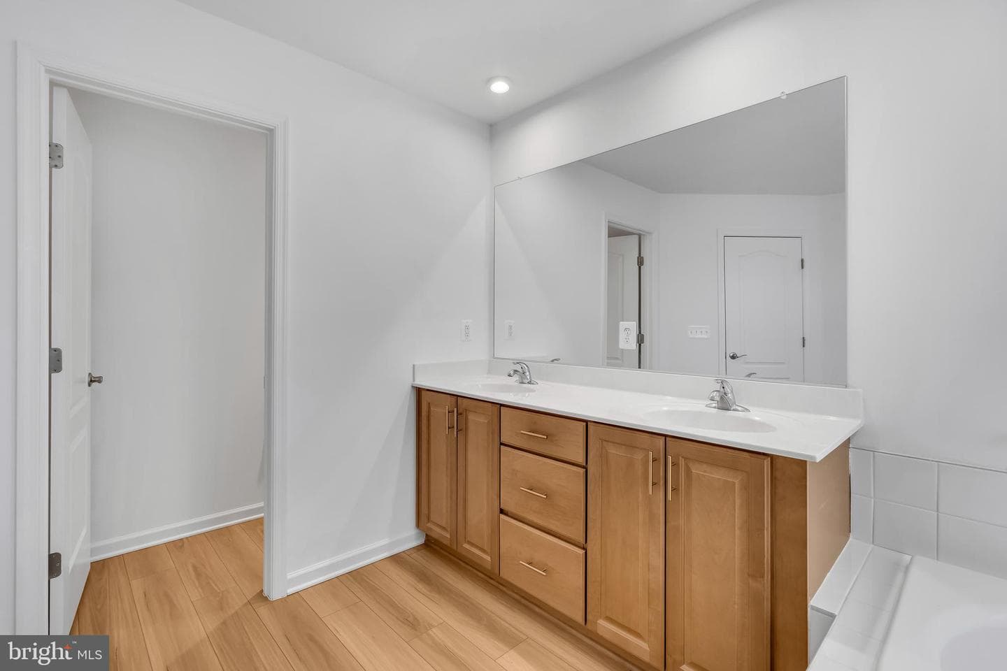290 Newbury Street photo 32